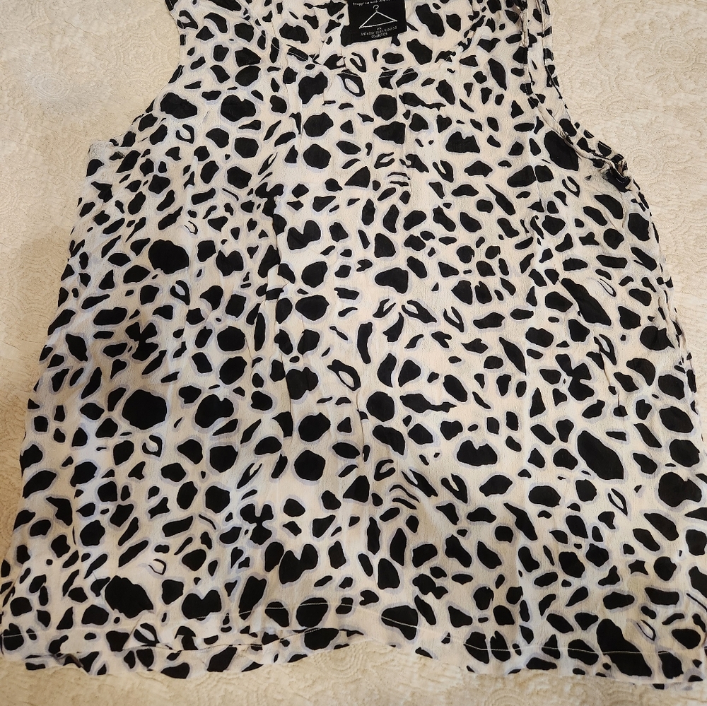 Black and White Sleeveless Top